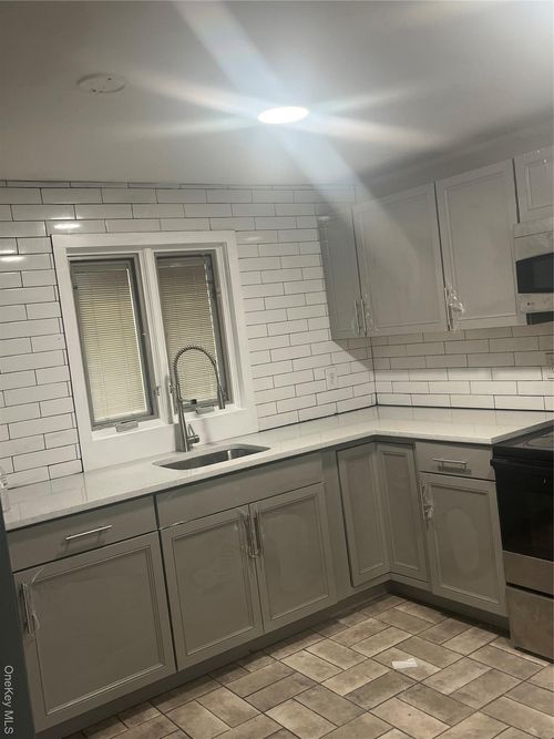 637 Veterans Hwy, Smithtown, NY, 11787-4309 | Card Image