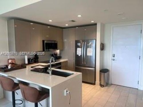 1902-2000 Metropica Way, Sunrise, FL, 33323-3225 | Card Image