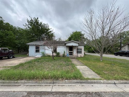 402 Laredo St, Lockhart, TX, 78644-1801 | Card Image