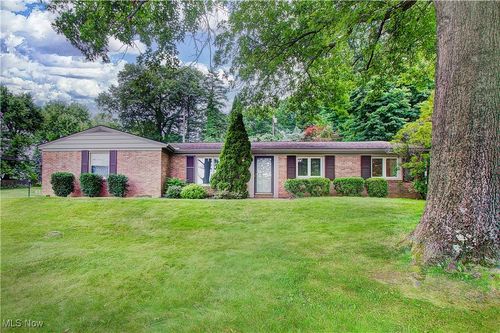 906 Lindy Lane Ave Sw, North Canton, OH, 44720-3406 | Card Image
