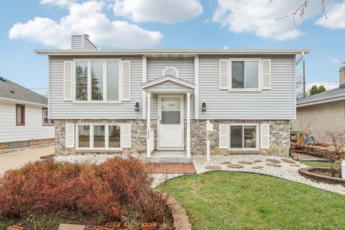 1925 E Van Beck Ave, Saint Francis, WI, 53235-4657 | Card Image