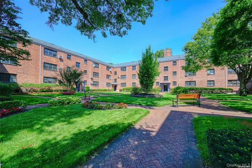 apt-3d-15 Beach Rd, Great Neck, NY, 11023-1103 | Card Image