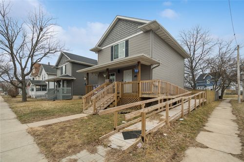 702 L St Sw, Cedar Rapids, IA, 52404-2725 | Card Image