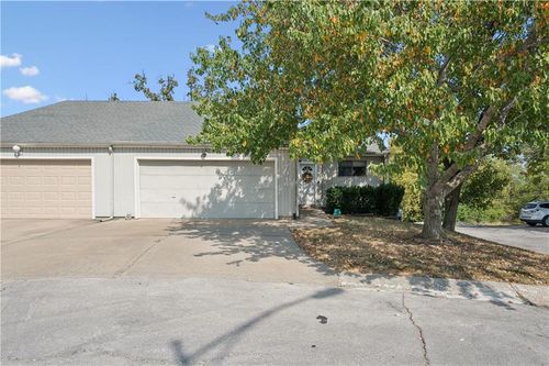 7046 N Askew Ave, Gladstone, MO, 64119-1210 | Card Image