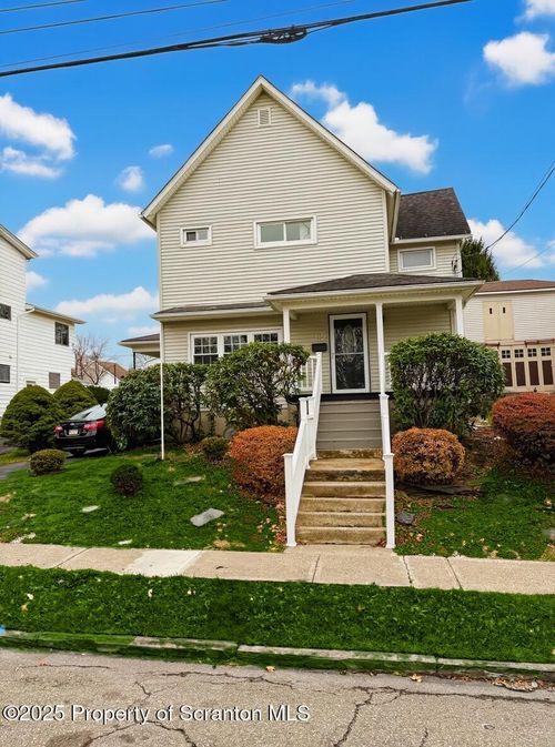 115 W Warren St, Dunmore, PA, 18512-1929 | Card Image