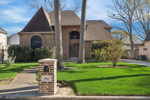 3811 Trappers Forest Dr, Houston, TX, 77088-7441 | Card Image