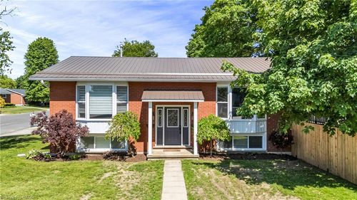 561 17th Avenue, Hanover, ON, N4N3S3 | Card Image