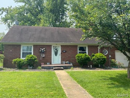 744 W Lebanon St, Nashville, IL, 62263-1379 | Card Image