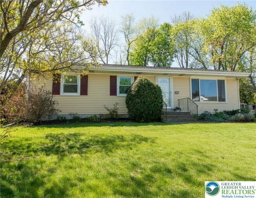 4882 Pine Grove Cir, Allentown, PA, 18106-9558 | Card Image