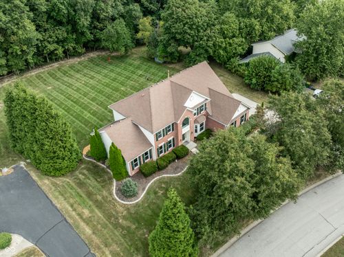 10024 Barth Dr, Zionsville, IN, 46077-9556 | Card Image