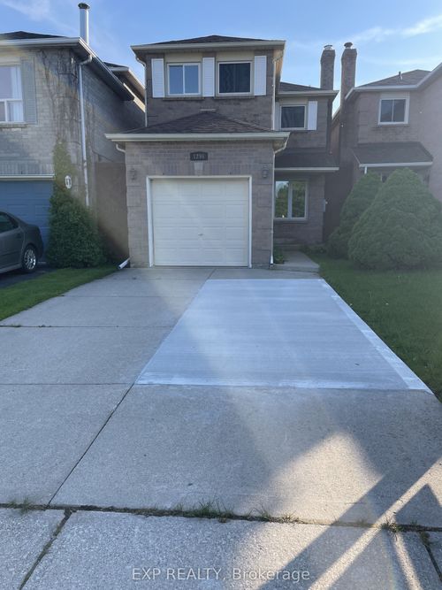 1296 Valerie Cres, Oakville, ON, L6J7E5 | Card Image