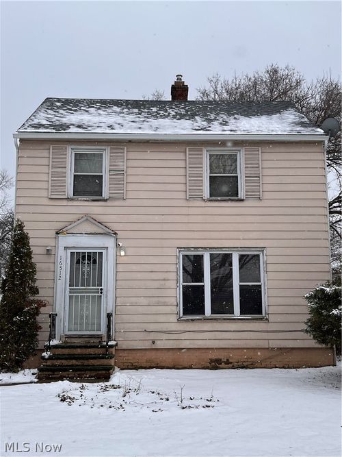 16512 Stockbridge Ave, Cleveland, OH, 44128-1526 | Card Image
