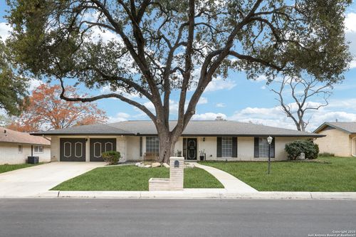 621 Sunhaven Dr, Windcrest, TX, 78239-2542 | Card Image