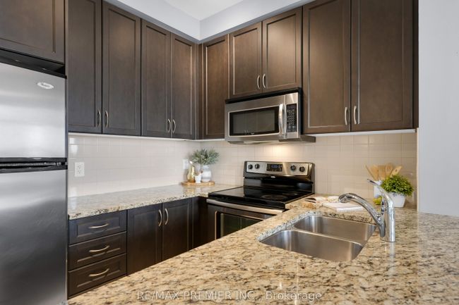 1003 - 9245 Jane St, Condo with 2 bedrooms, 2 bathrooms and null parking in Vaughan ON | Image 11