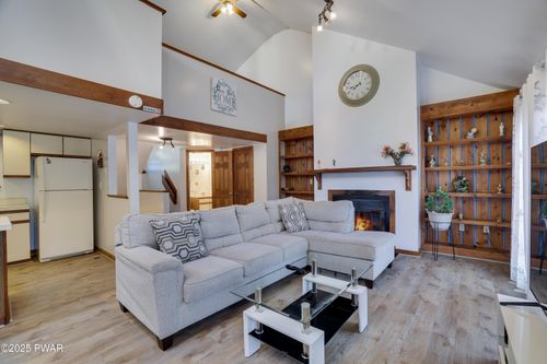 3336 Windermere Dr, Bushkill, PA, 18324-6925 | Card Image