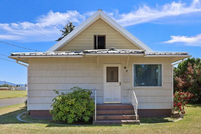 10218 E Empire Ave, Home with 3 bedrooms, 1 bathrooms and null parking in Millwood WA | Image 1