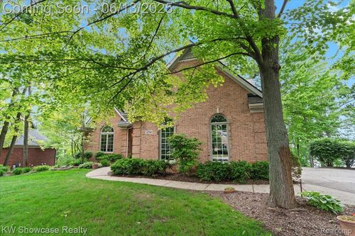 3241 Governors Ln, Commerce Township, MI, 48390-1233 | Card Image