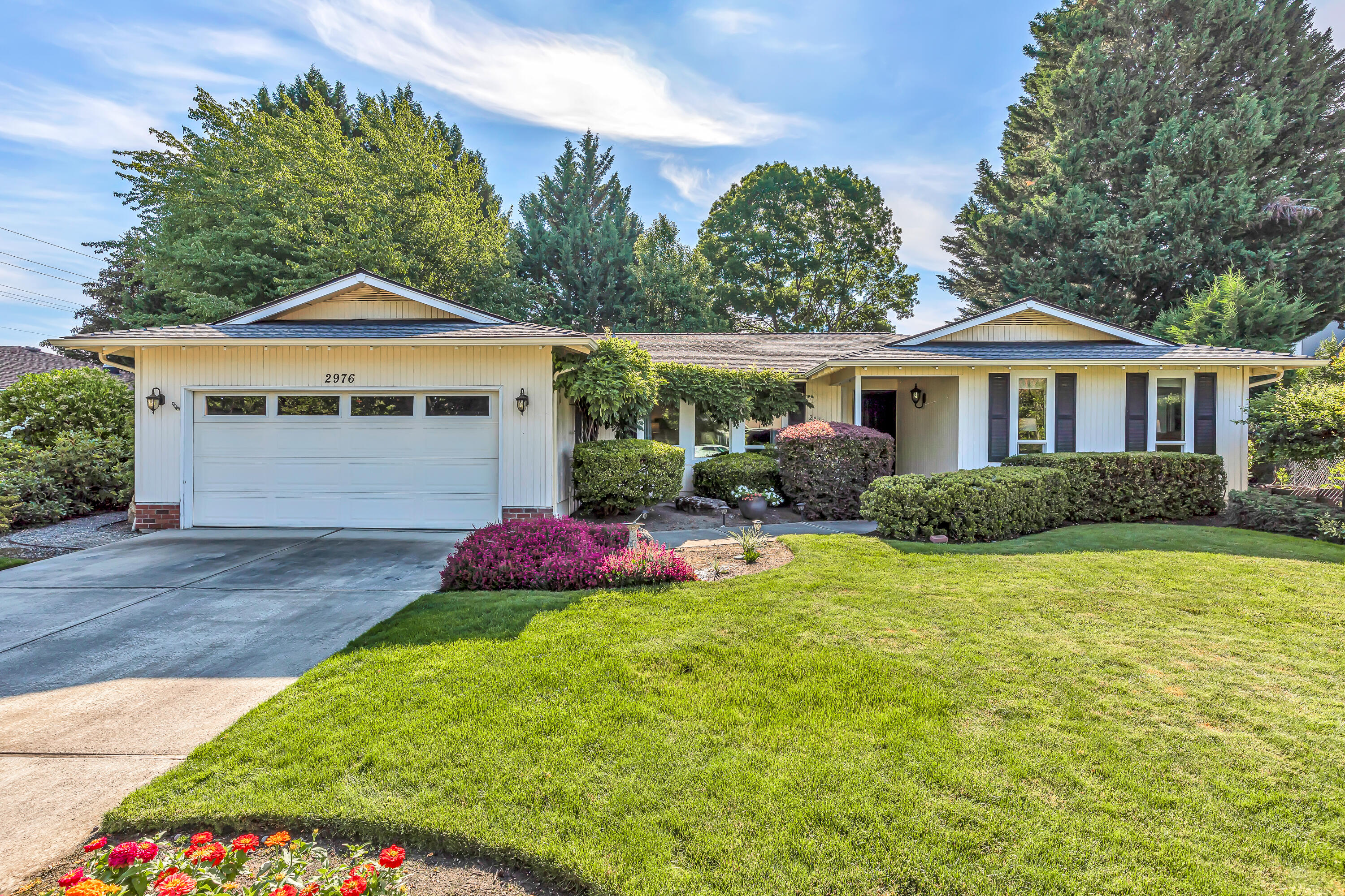 Leonard Ave, Medford, OR 97504