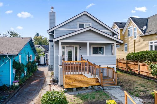 4059 Latona Ave Ne, Seattle, WA, 98105-6539 | Card Image