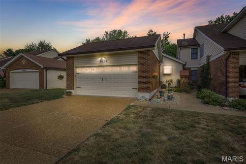 5524 Duchesne Parque Dr, Saint Louis, MO, 63128-4141 | Card Image