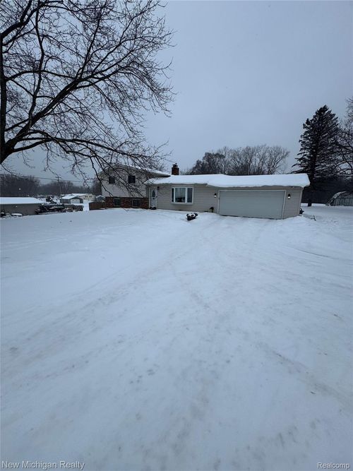 9390 Gale Rd, Goodrich, MI, 48438-9446 | Card Image