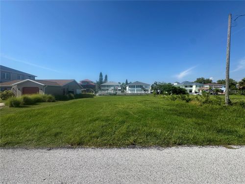 7429 Hatteras Dr, Hudson, FL, 34667-3933 | Card Image