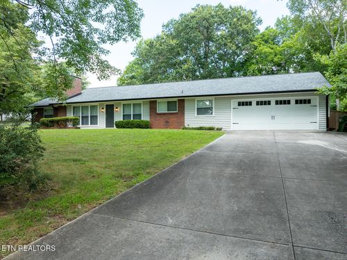 1537 Leconte Dr, Maryville, TN, 37803-5613 | Card Image