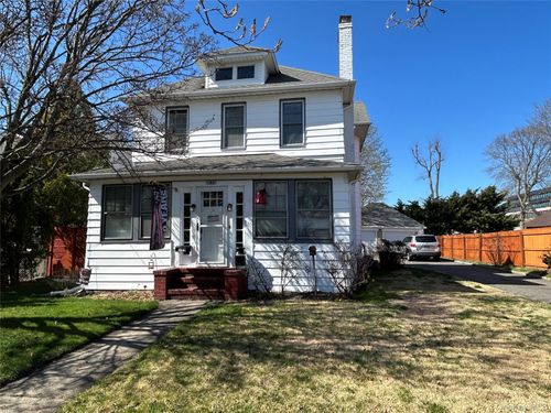 194 W Marie Street, Oyster Bay, NY, 11801 | Card Image