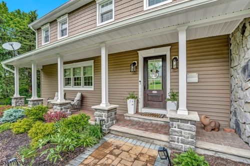 31 Center St, Netcong, NJ, 07857-1318 | Card Image