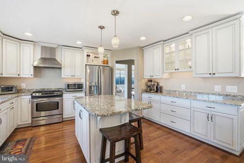 16 Dulaney Hills Ct, COCKEYSVILLE, MD, 21030-3183 | Card Image