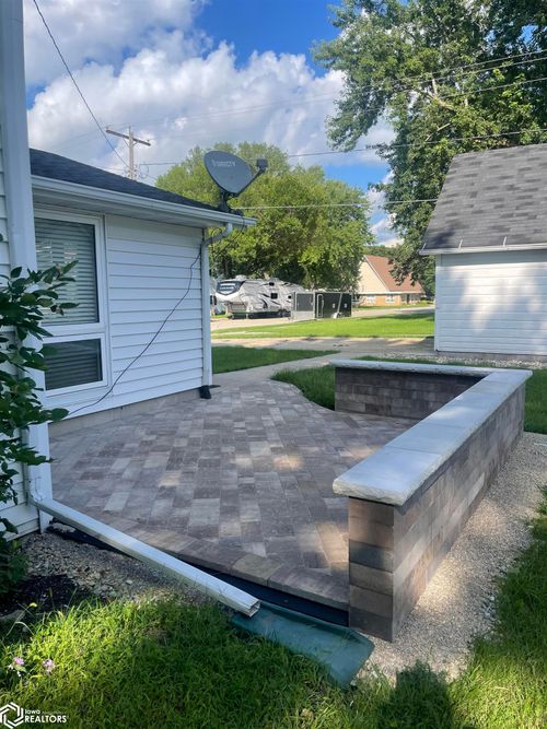 204 2nd St Ne, Buffalo Center, IA, 50424-7714 | Card Image