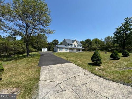2005 Palisades Dr, Blakeslee, PA, 18610-2422 | Card Image