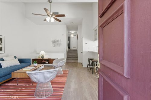 6227 1/2 Randi Ave, Woodland Hills, CA, 91367-1931 | Card Image