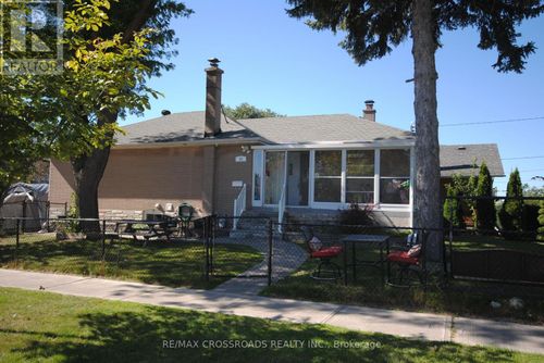 25 Arbutus Cres, Toronto, ON, M1P1W8 | Card Image