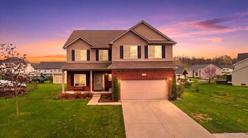 8131 Peninsula Cir, Grand Blanc, MI, 48439-7268 | Card Image