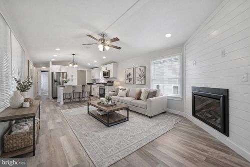 8 Cherokee Ln, HONEY BROOK, PA, 19344-9418 | Card Image