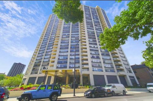 1405-3930 N Pine Grove Avenue, Chicago, IL, 60613 | Card Image