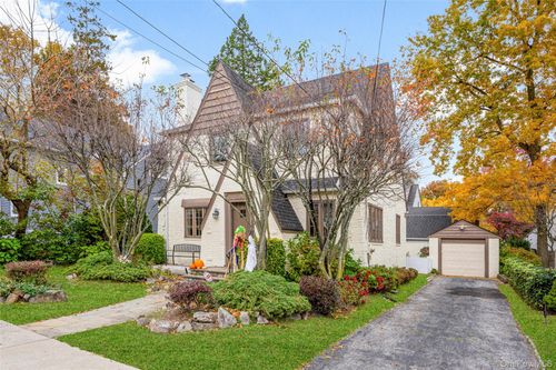 39 Hillcrest Ave, Larchmont, NY, 10538-2304 | Card Image