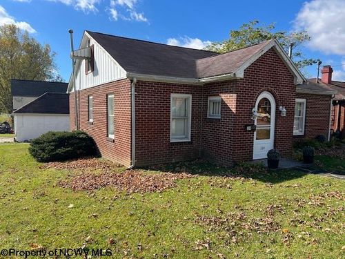 104 Short St, Elkins, WV, 26241-1455 | Card Image