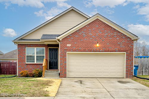 940 Thoroughbred Rd, Shelbyville, KY, 40065-7212 | Card Image