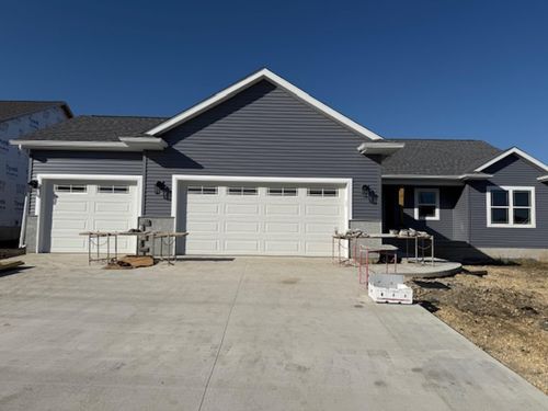 2729 Amber Valley Rd, Cedar Falls, IA, 50613-2308 | Card Image