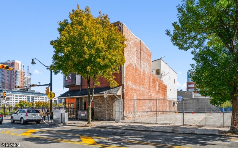 Commercial Sale in Newark City 5
