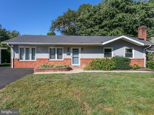 905 W Poplar Rd, STERLING, VA, 20164-5032 | Card Image