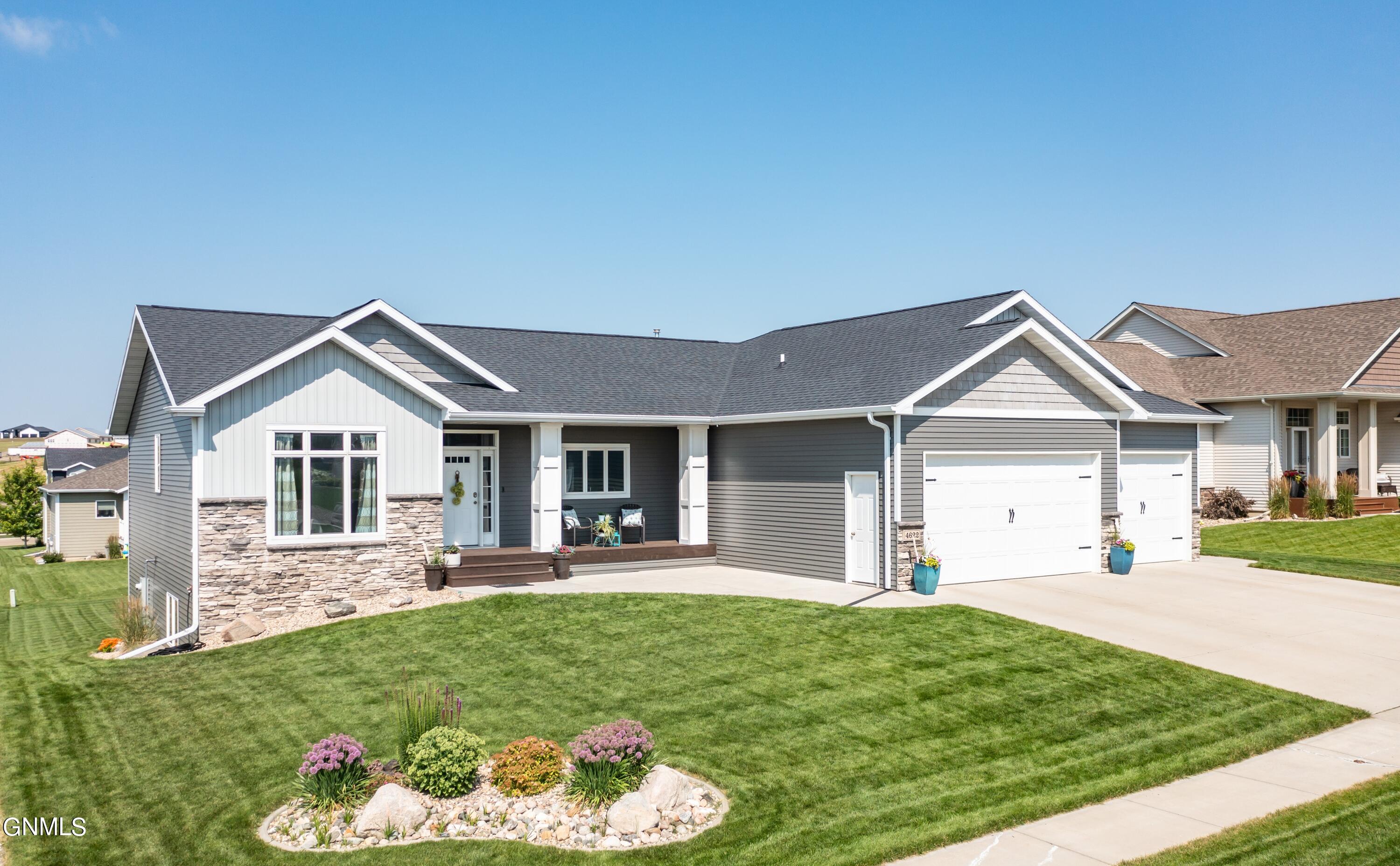 Grey Hawk Ln, Bismarck, ND 58503