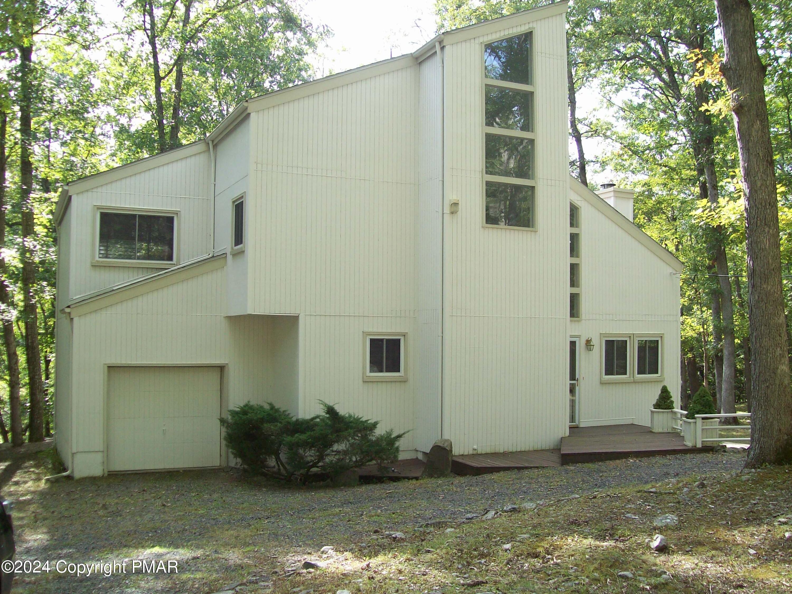 Manchester Dr, Bushkill, PA 18324