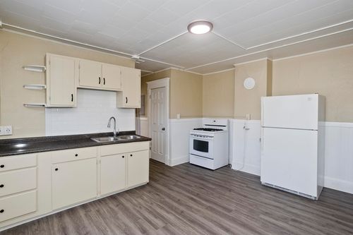 apt-2r-1196 Grattan St, Chicopee, MA, 01013-2767 | Card Image