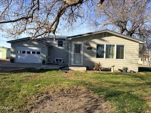 521 Berthold St Ne, Berthold, ND, 58718-7712 | Card Image