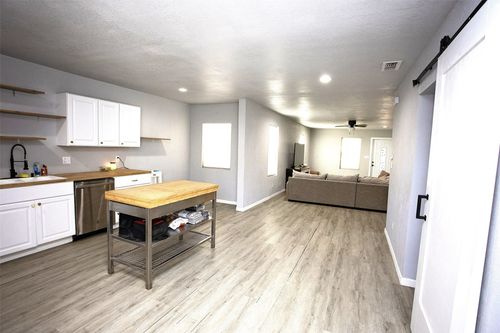 723 Plum St, Graham, TX, 76450-3140 | Card Image