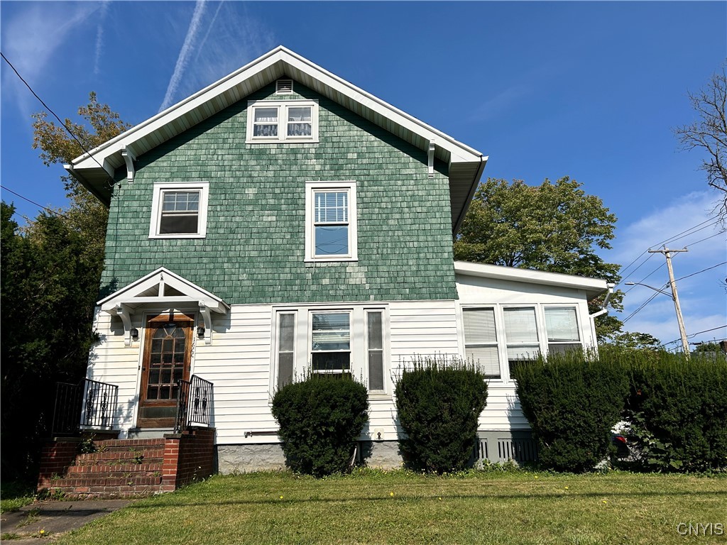 York St, Utica, NY 13502