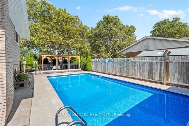 7067 Dirdene St, House other with 3 bedrooms, 2 bathrooms and 2 parking in Niagara Falls ON | Image 30